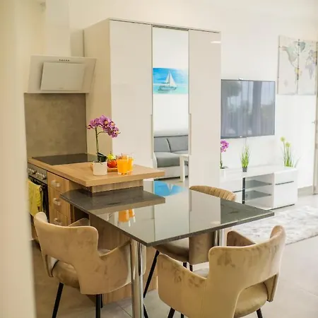 Panorama Superior - Pool, Garden, Parking *